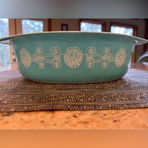 Vintage Pyrex #045 “Lace Medallion”. 2.5qt. Oval casserole. Promo item in 1957.